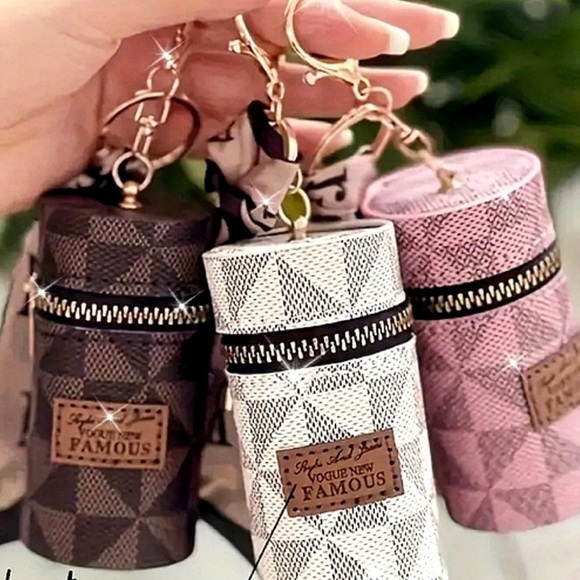 unbranded Handbags - Mini Round Vintage Style Bucket Bag Charm w/ Twilly (white & brown available)